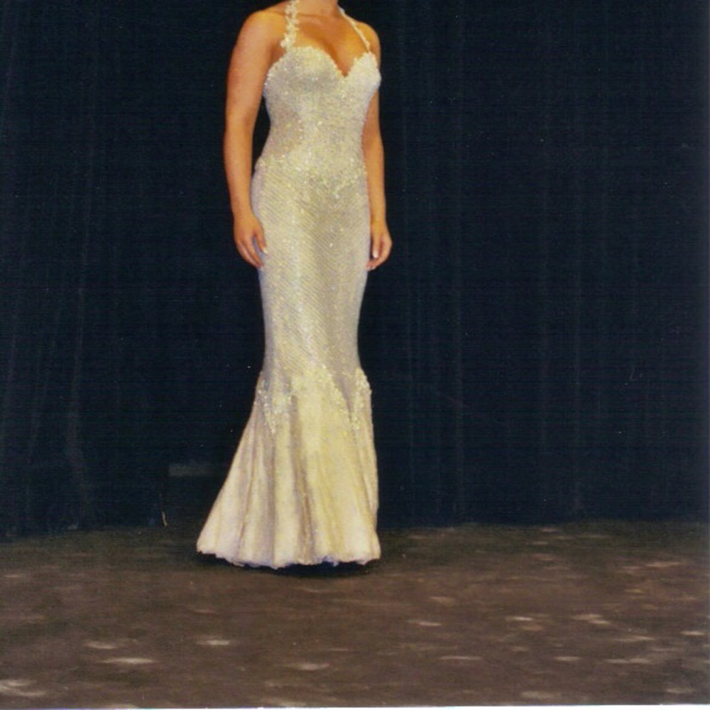 Pageant gown - Picture 2 of 2